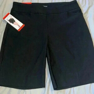 Hilary Radley Woman’s Bermuda Black Shorts NWT A3